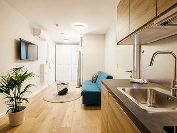 Die modern ausgestattete Wohnküche im Apartment Komfort Plus.