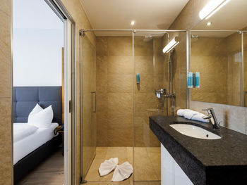 Das moderne Badezimmer im Apartment Komfort Plus.