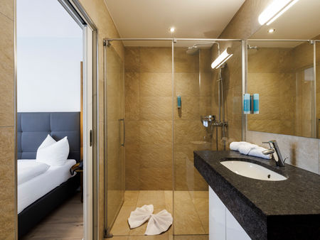 Das moderne Badezimmer im Apartment Komfort Plus.