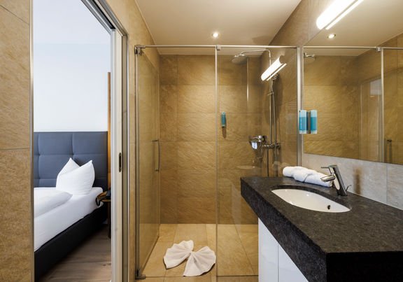 Das moderne Badezimmer im Apartment Komfort Plus.