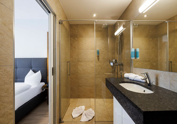 Das moderne Badezimmer im Apartment Komfort Plus.