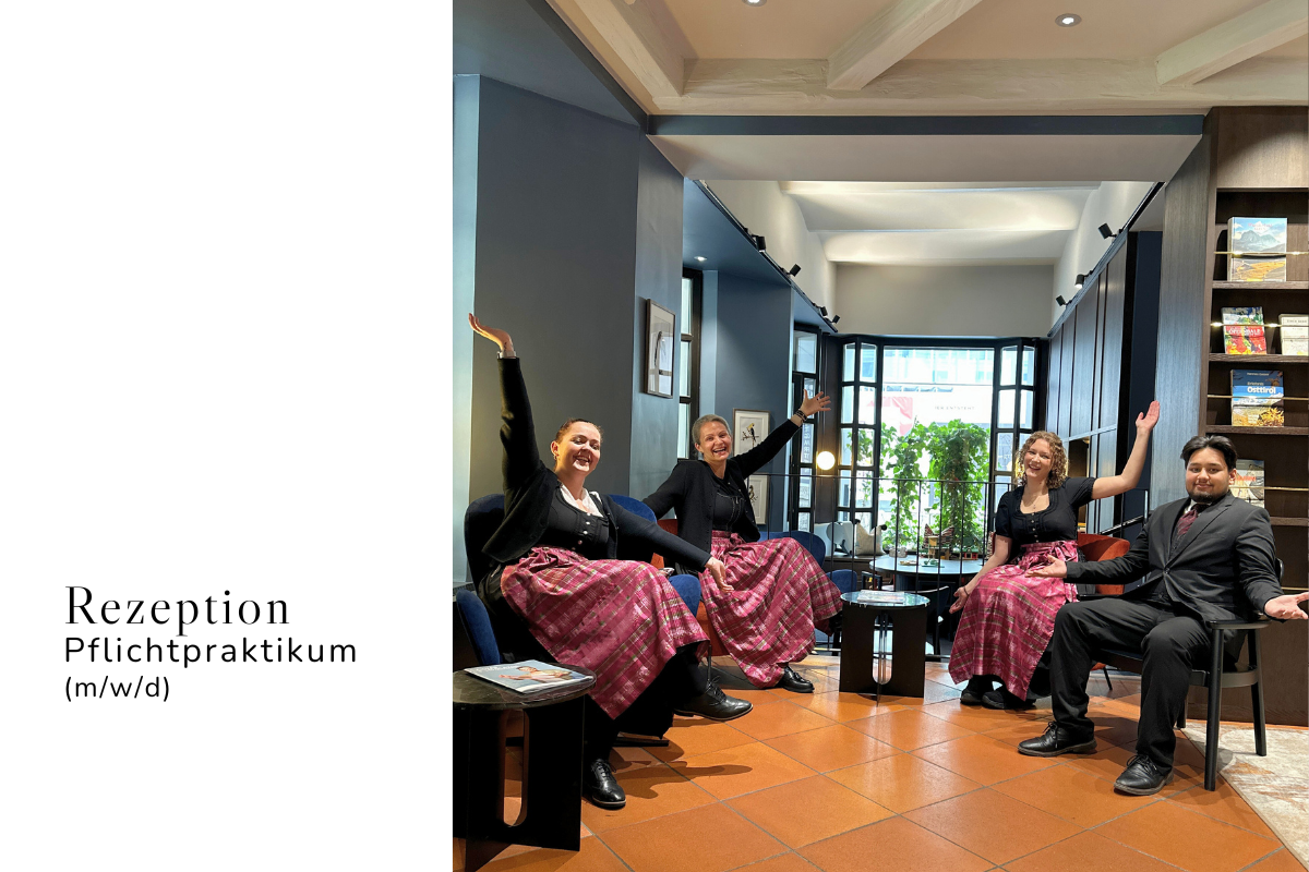 Ein Koch schneidet gerade grüne Pepperoni mit einem Messer auf einem weißen Schneidebrett