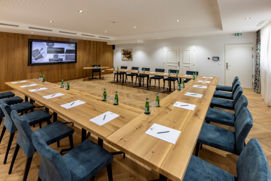 The "Saal Nordkette" measures about 66 square meters