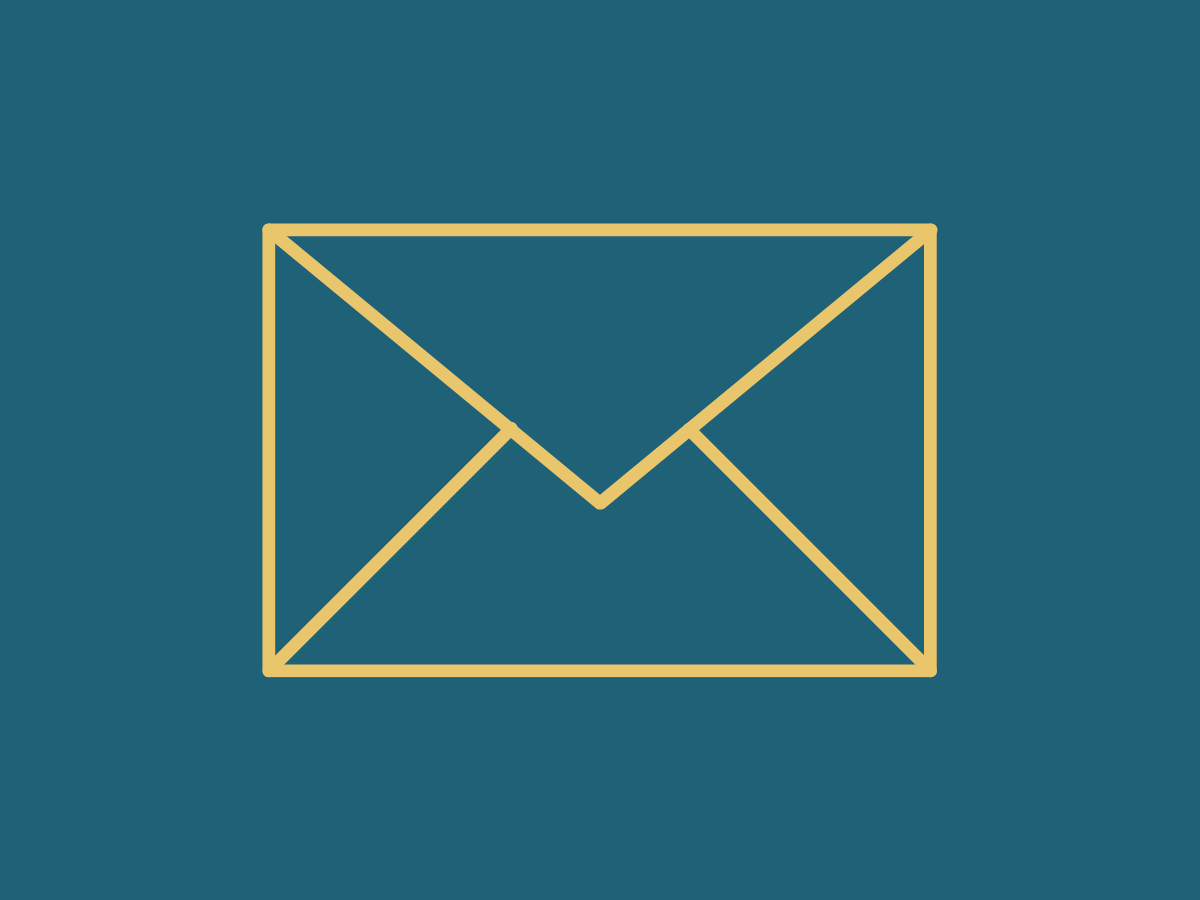 Ein Füller liegt auf einem Blatt Papier auf dem etwas handschriftlich geschrieben steht